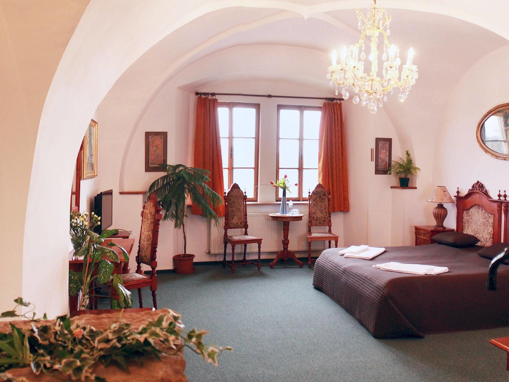 מלאדה בולסלאב Hotel Zlaty Kohout מראה חיצוני תמונה