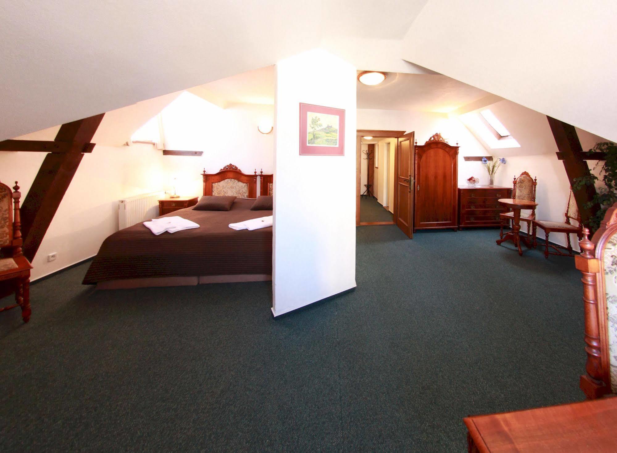מלאדה בולסלאב Hotel Zlaty Kohout מראה חיצוני תמונה